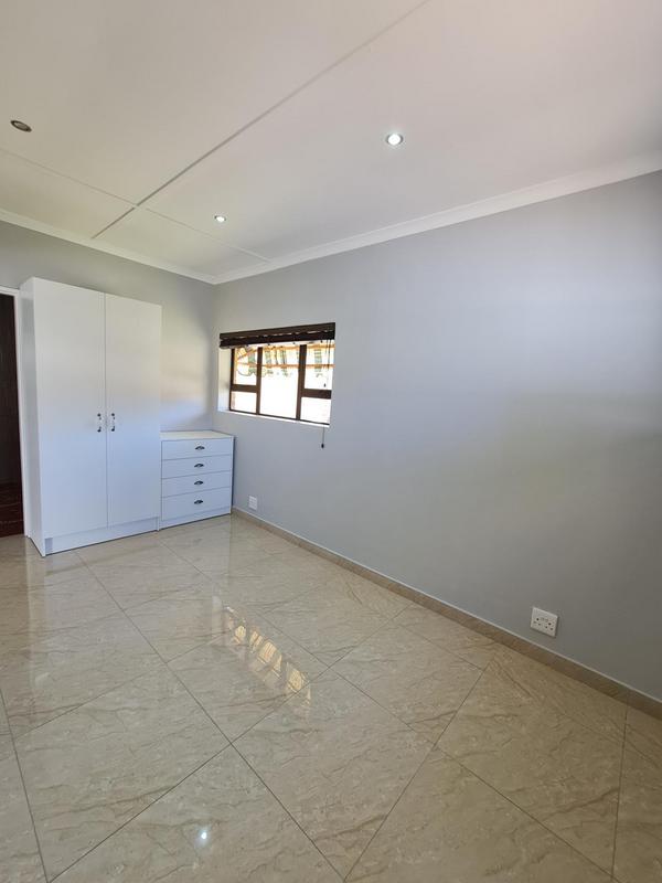 To Let 1 Bedroom Property for Rent in Vierlanden Western Cape